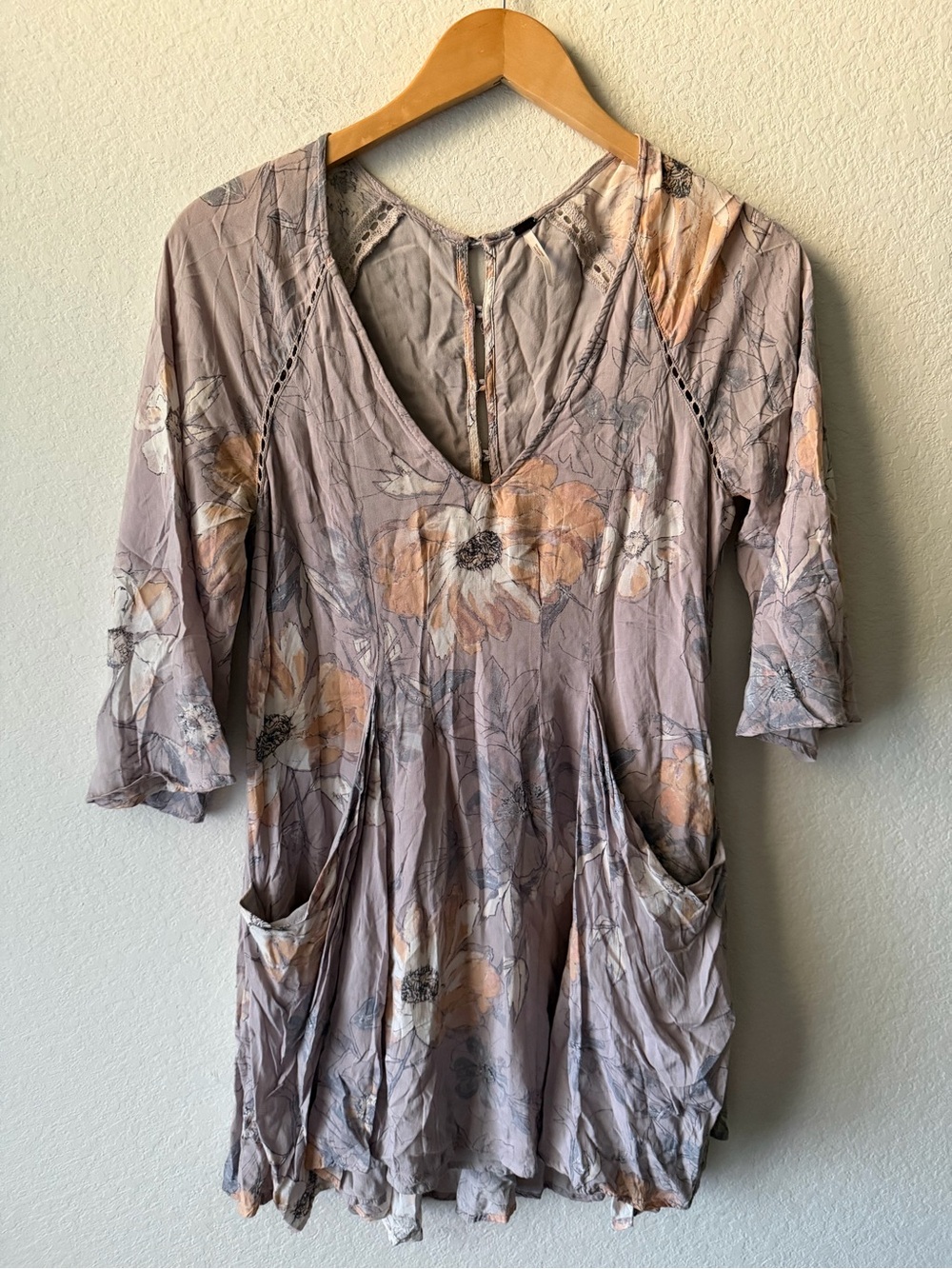 Free People Floral Mini Dress Mauve Boho Bell Sleeve V-Neck Pockets‎ Size 2